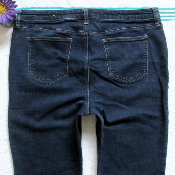 CHICO'S JEANS Size 2.5 (14) So Slimming Girlfriend Straight Leg Denim - Picture 3 of 7